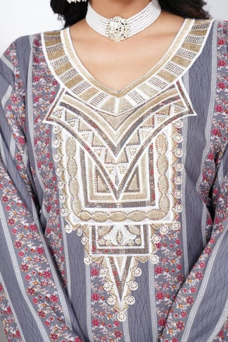 مخور اماراتي من الكشمير والقطن لون رمادي غامق مودي...