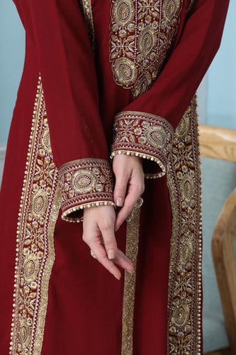 جلابية استايل اماراتي لون عودي موديل KK5-77