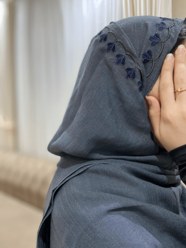 طرحة مطرزة لونين رمادي بتطريز كحلي موديل TR-026