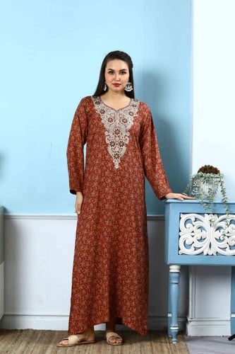 مخور اماراتي لون طوبي بصدرية مطرزة بفصوص لامعه مود...