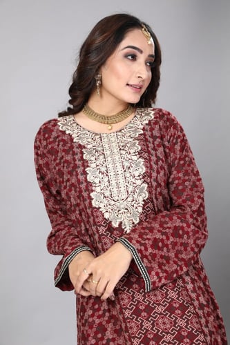 جلابية قطن تطريز على الصدر عودي موديل SQ4-79