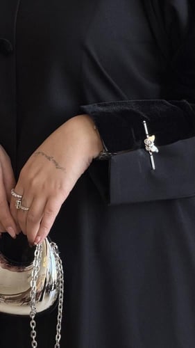 عباية فراشة مخمل الشتويه