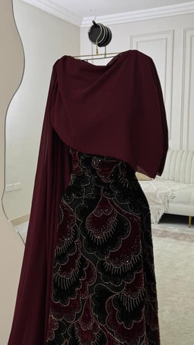 فستان مع شال اسود