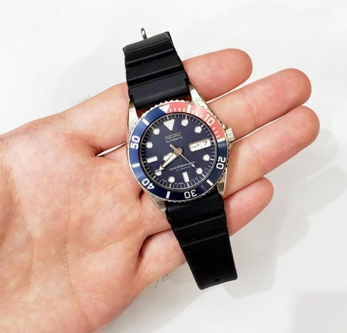 ساعة سيكو 5 سبورتس بيبسي 21 جويلز بتاريخين لون ازر...