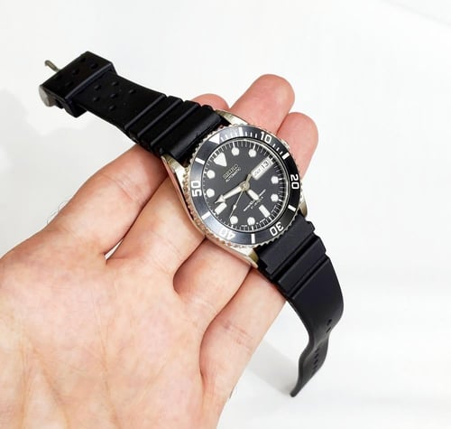 ساعة سيكو 5 سبورتس باتمان 21 جويلز بتاريخين لون اس...