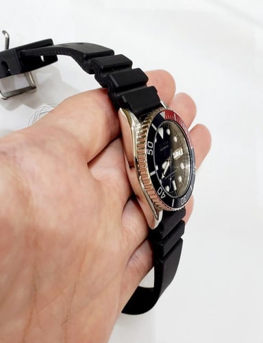 ساعة سيكو 5 سبورتس بيبسي 21 جويلز بتاريخين لون ازر...