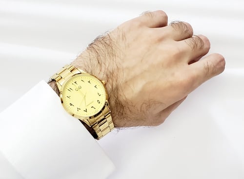 ساعة كيو آند كيو Q&Q الرقيقة كوارتز انالوج ( أرقام...