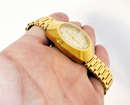 ساعة لوستار السويسرية ( فنتج ) بتاريخين رسم النخلة...