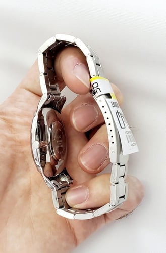 ساعة كيو آند كيو Q&Q الرقيقة كوارتز انالوج ( أرقام...