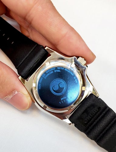 ساعة سيكو 5 سبورتس بيبسي 21 جويلز بتاريخين لون ازر...