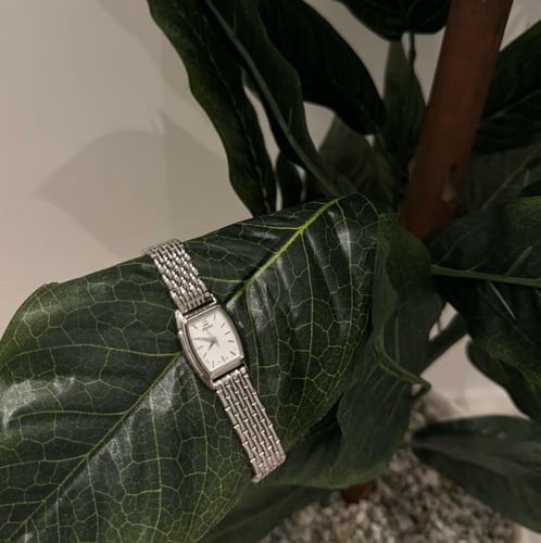 ساعة سيكو اليابانية انالوج كوارتز الرقيقة (Edg) ست...