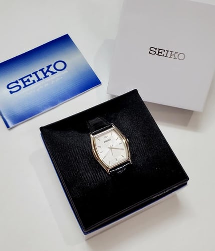 ساعة سيكو اليابانية انالوج كوارتز الرقيقة (Edg) لو...