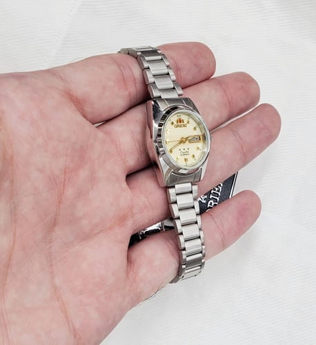 ساعة اورينت اليابانية الكلاسيكية اوتوماتيك بتاريخي...