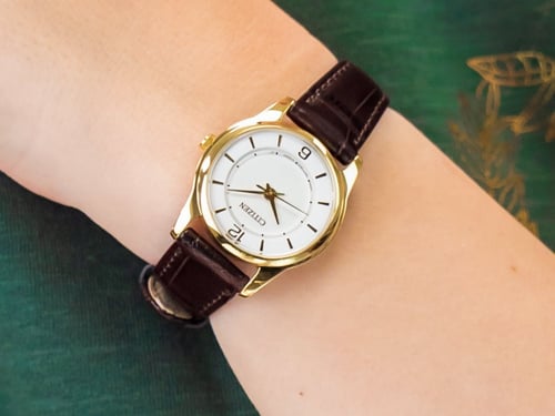 ساعة سيتزن جلد اليابانية انالوج كوارتز للنساء - ER...