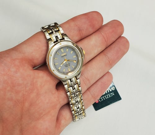 ساعة سيتيزن النسائية ( فنتج ) انالوج كوارتز مضيئة...