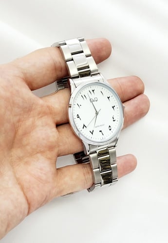 ساعة كيو آند كيو Q&Q الرقيقة كوارتز انالوج ( أرقام...