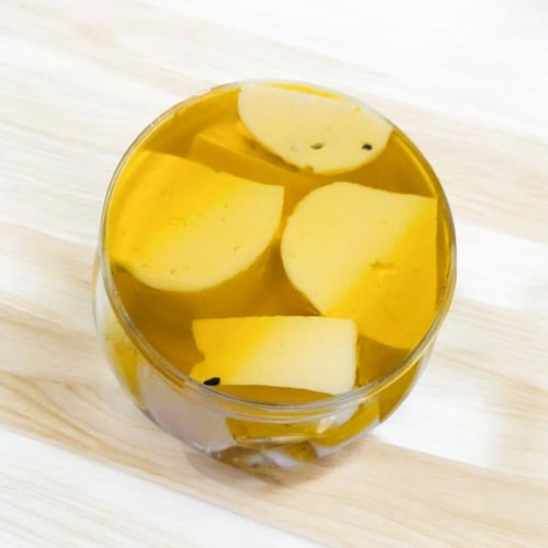 جبنة بيضاء صافية بزيت الزيتون الطبيعي