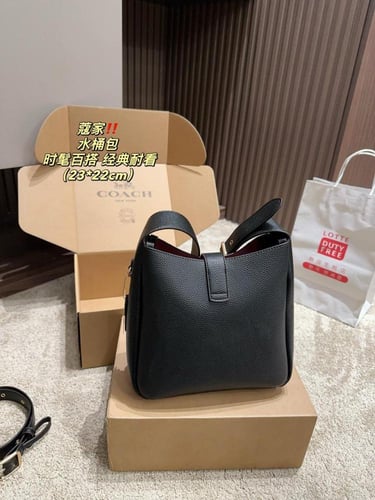 شنطة كوتش ( متوفرة بعدة الوان )