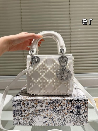 شنطة ليدي ديور 17cm Lady Dior (متوفرة بعدة الوان)