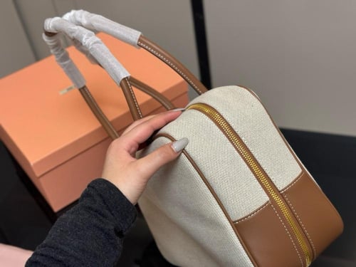 شنطة ميو ميو Beau كانفا 34cm