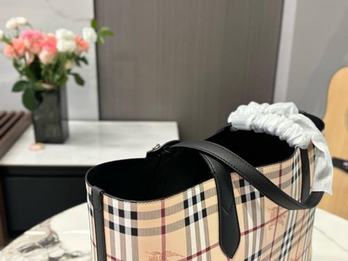 شنطة بربري tote