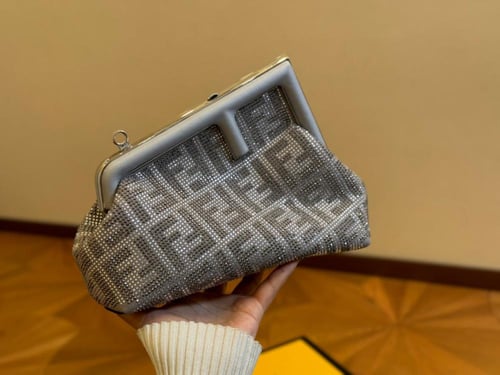 شنطة فندي هوبو F كريستال