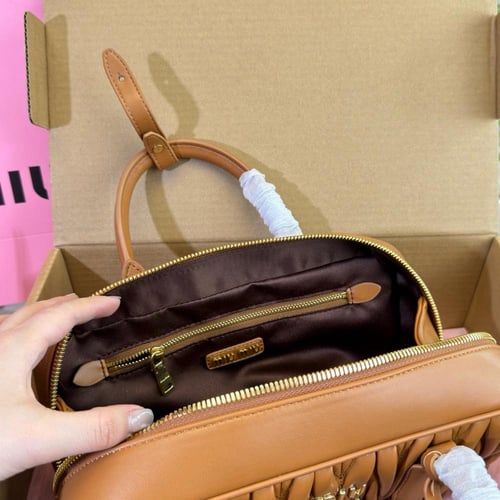 شنطة ميو ميو- Arcadie (متوفر بعدة الوان)