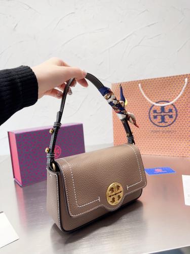 شنطة توري بورش