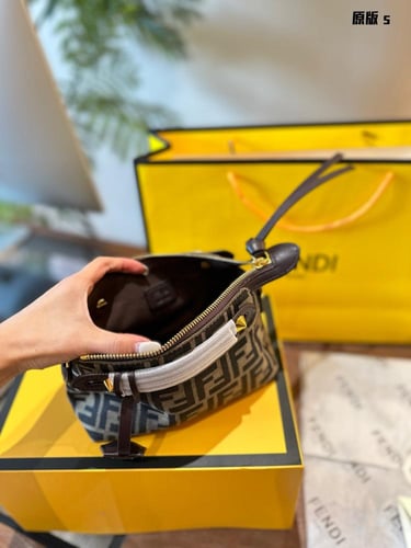 شنطة فندي ميني