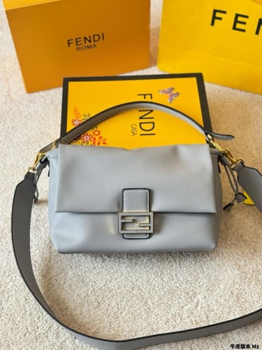 شنطة فندي Mamma Baguette (متوفرة بعدة الوان)