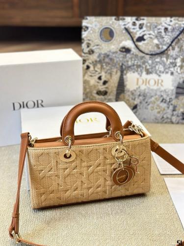 شنطة ليدي ديور 26cm Lady Dior (متوفرة بعدة الوان)