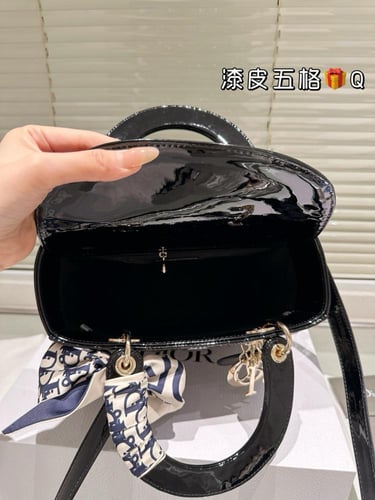 شنطة ليدي ديور 25cm Lady Dior (متوفرة بعدة الوان)