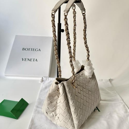 شنطة بوتيقا Parachute