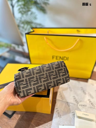 شنطة فندي ميني