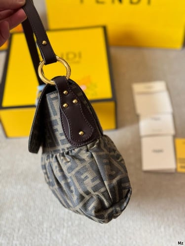 شنطة فندي (متوفرة بعدة الوان)