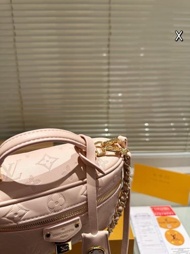 شنطة لويس فيتون