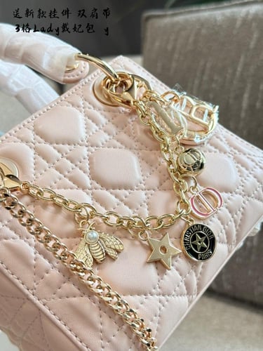 شنطة ديور Lady Dior (متوفرة بعدة الوان)