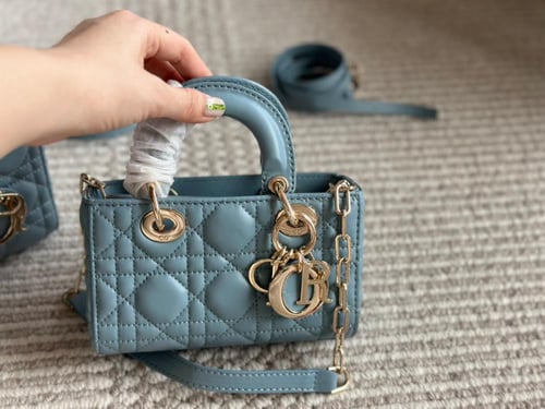 شنطة ليدي ديور Lady Dior (متوفرة بعدة احجام)