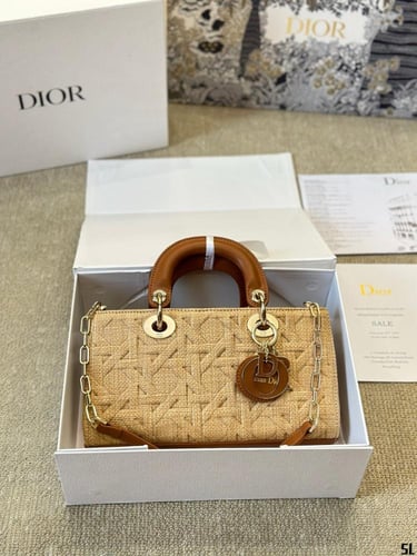 شنطة ليدي ديور 26cm Lady Dior (متوفرة بعدة الوان)
