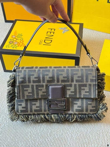 شنطة فندي (متوفر بلونين)