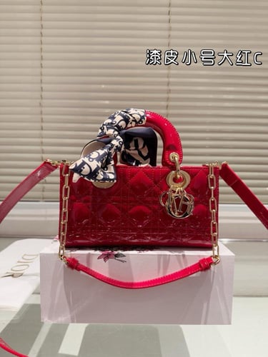 شنطة ليدي ديور 22cm Lady Dior (متوفرة بعدة الوان)
