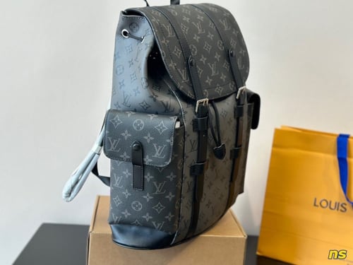 شنطة ظهر لويس فيتون Discovery ( بالوان متعددة )