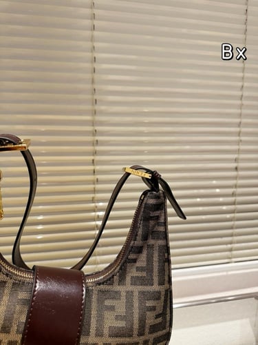 شنطة فندي ( متوفرة بعدة الوان )