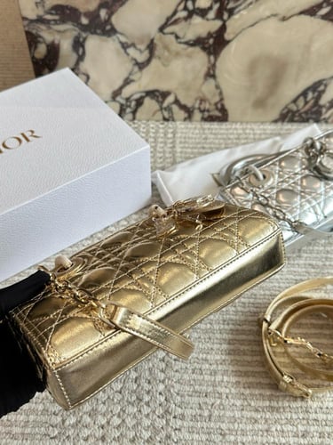 شنطة ليدي ديور Lady Dior (متوفرة بلونين)