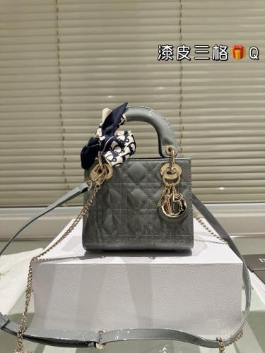 شنطة ليدي ديور 17cm Lady Dior (متوفرة بعدة الوان)