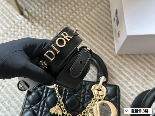 شنطة ليدي ديور Lady Dior (متوفرة بعدة الوان واحجام...