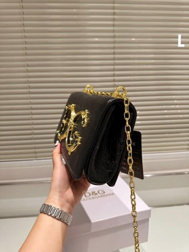 شنطة دولشي اند غابانا ذهبي