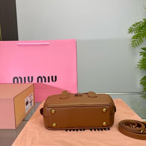 شنطة ميو ميو Arcadie مقاس 22cm ( متوفر بعدة الوان...