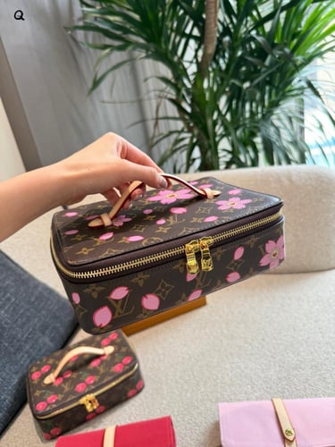 شنطة لويس فيتون (متوفرة بلونين)