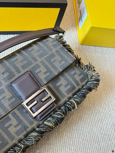 شنطة فندي (متوفر بلونين)